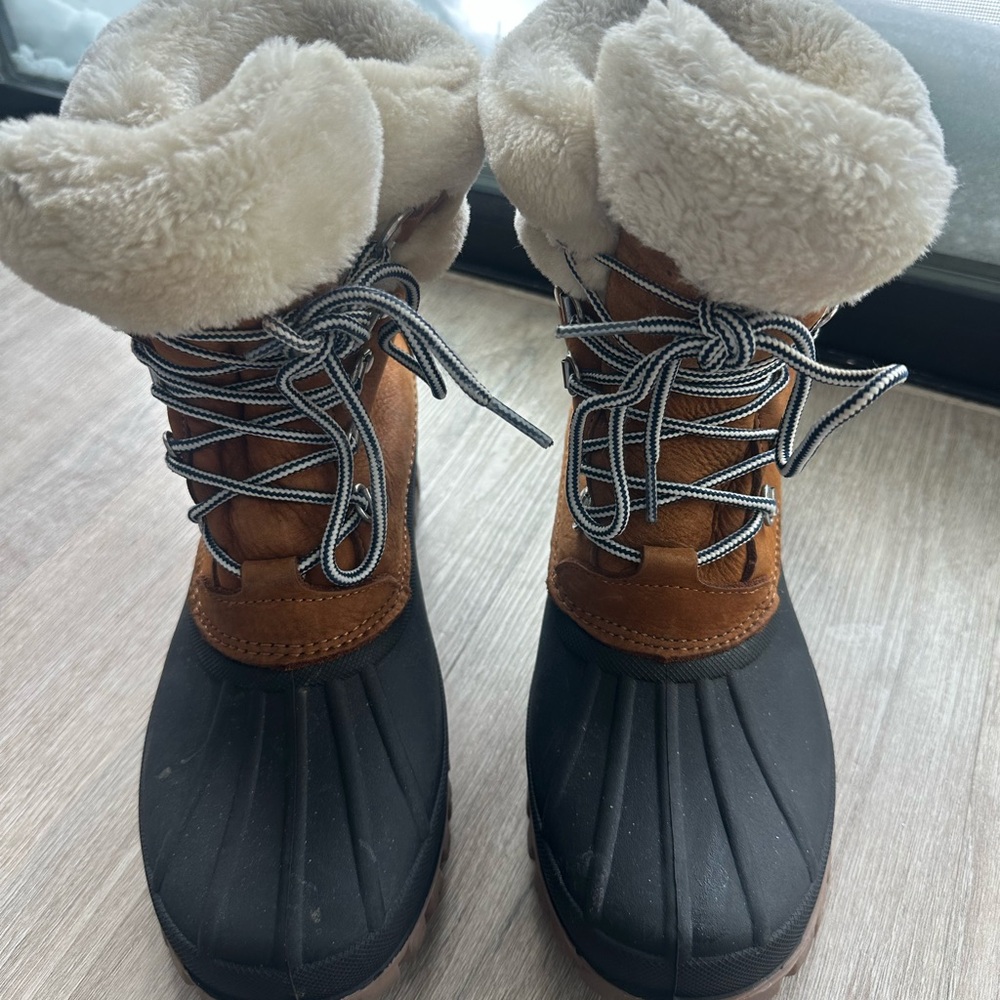 J. Crew Brown Winter Boots with Cream Lining - Picture 2 of 14